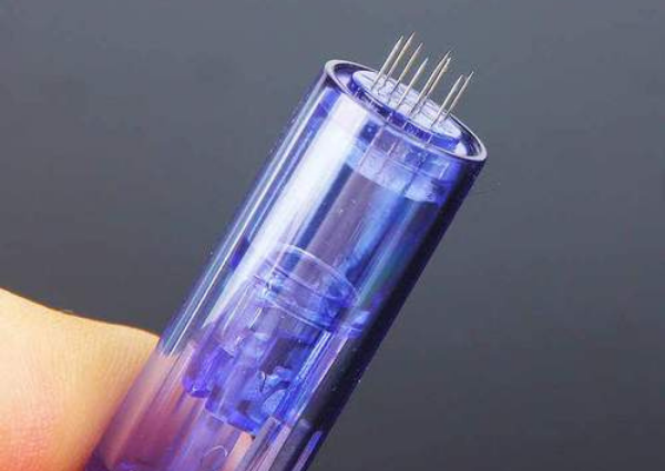 microneedles on a microneedling cartridge